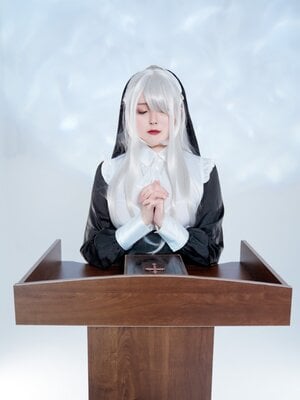 Natsuko - biarawati