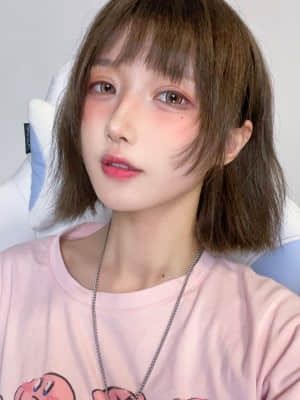 Satu tas juga seorang gadis kelinci