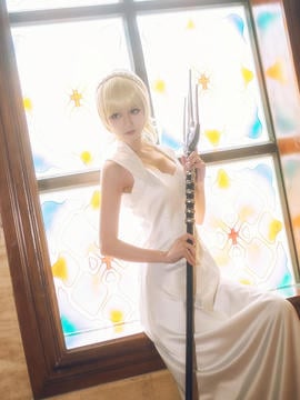 "Final Fantasy 15" Hero Luna adalah wanita cantik