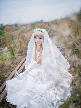 "Kami masih belum tahu nama bunga yang kami lihat hari itu" kode pengantin wanita