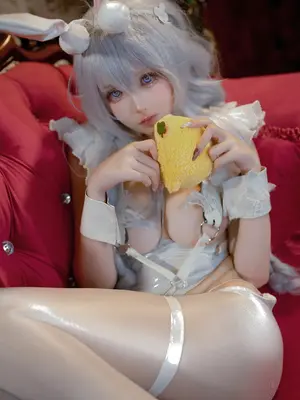 Xiao Jili - Con thỏ trắng lười biếng của Azur