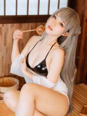 Qiqi Nanazi chính