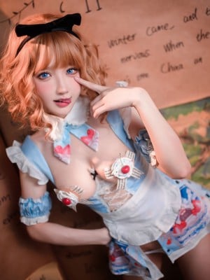 A BAO cũng là một cô gái thỏ - Alice in Wonderland (không có phiên bản Fuzzy Gaussian)