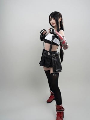 Cô gái Miao Xiaoji - Final Fantasy 7 Tifa