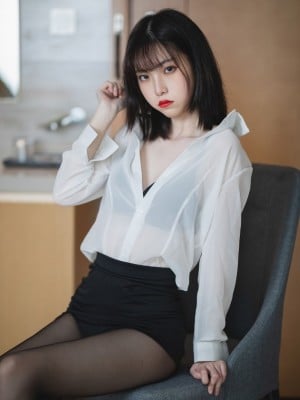 Kemeja putih xu lan