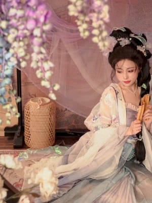 The Girl Miao Xiaoji - Changxiangsi