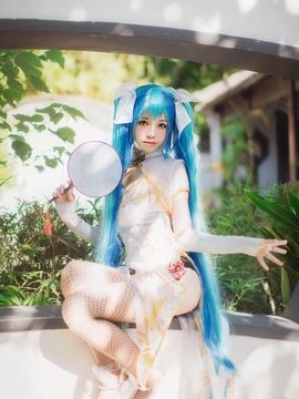 "Gia đình Vocaloid" Hatsune Miku quyến rũ Cheongsam ra mắt c o s p l a y