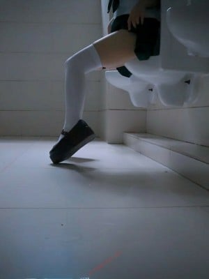 Chitosei Jiao - saudara perempuan senior dan saudara perempuan junior di kamar mandi pria