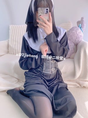 Nikaido (Eiko, otaku) - biarawati