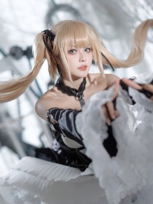 W Lily Prince Ou - Mary Rose & Su Yuyu Cheshire