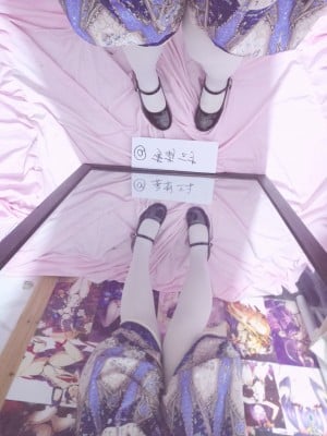 Loli tiga inci - Fetish kaki bermain dengan kaki kecil