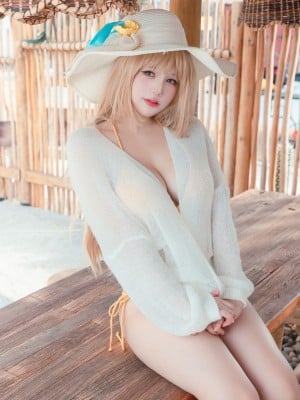 Heeya không phải là người