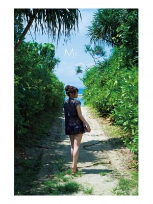 Aizawa Minami Photobook Mi