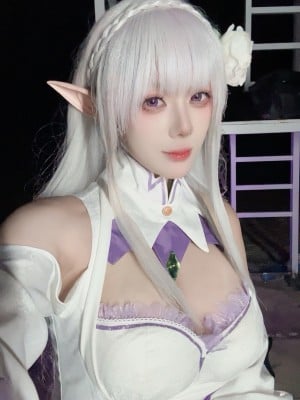Sembilan kata - Emilia