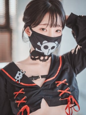 Kang in -kyung (강인경) - Bajak laut bertopeng