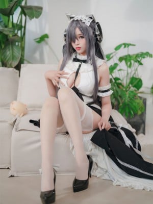 Chị gái Xuân Xiao - Tuyến đường màu xanh Azur