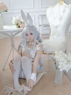 Apakah Anda suka Ali - Azur Blue Route Vicious White Rabbit