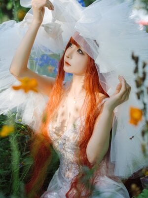 Momo bodoh - Gaun pengantin bunga