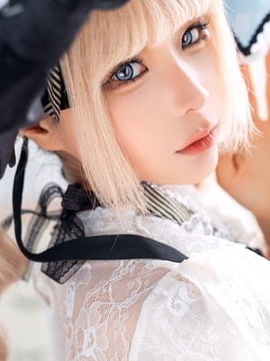 Silly Momo – Boneka Anggota 2024