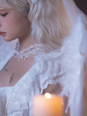 Momo Konyol – Malaikat Jatuh