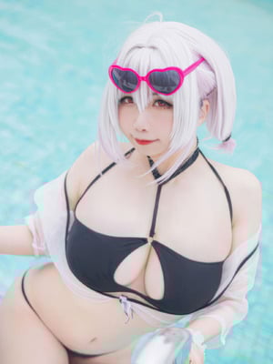 Sadako Peach - Gambar Kapten Baju Renang Sirius (Azur Lane)