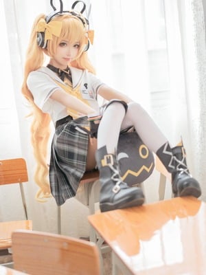 Momo Konyol - Angela